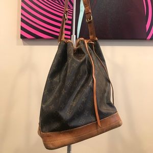 Monogam Noe Hobo Louis Vuitton